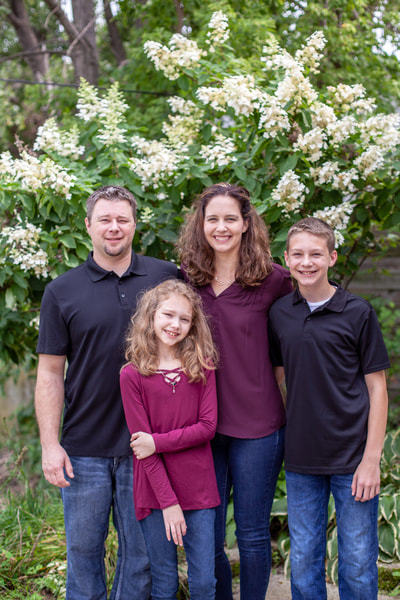 Family photo session, Heideman family, Owners of Familiar Grounds in New London, WI: Brianne Photography