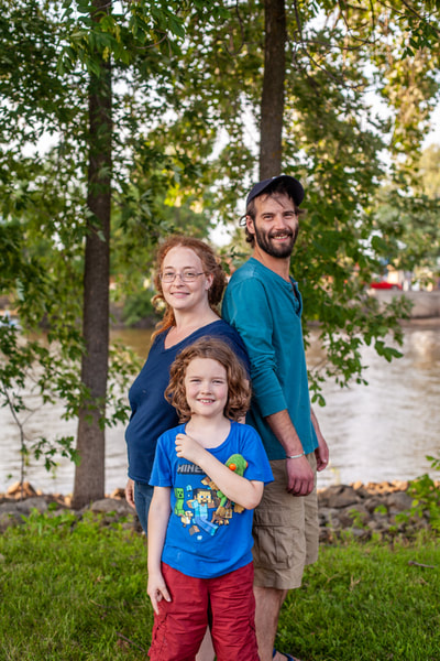 Family photo session in New London, WI: Brianne Photography