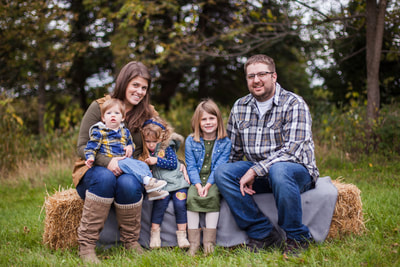 Family Session in New London, WI by Brianne Krake of Brianne Photography a Wisconsin and Michigan Photographer