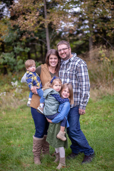 Family Session in New London, WI by Brianne Krake of Brianne Photography a Wisconsin and Michigan Photographer